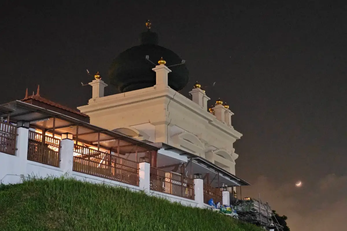 Maqam Habib Noh Hz. - 2
